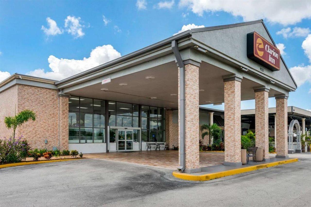 Quality Inn And Conference Center Tampa-Brandon Heartland Bagian luar foto
