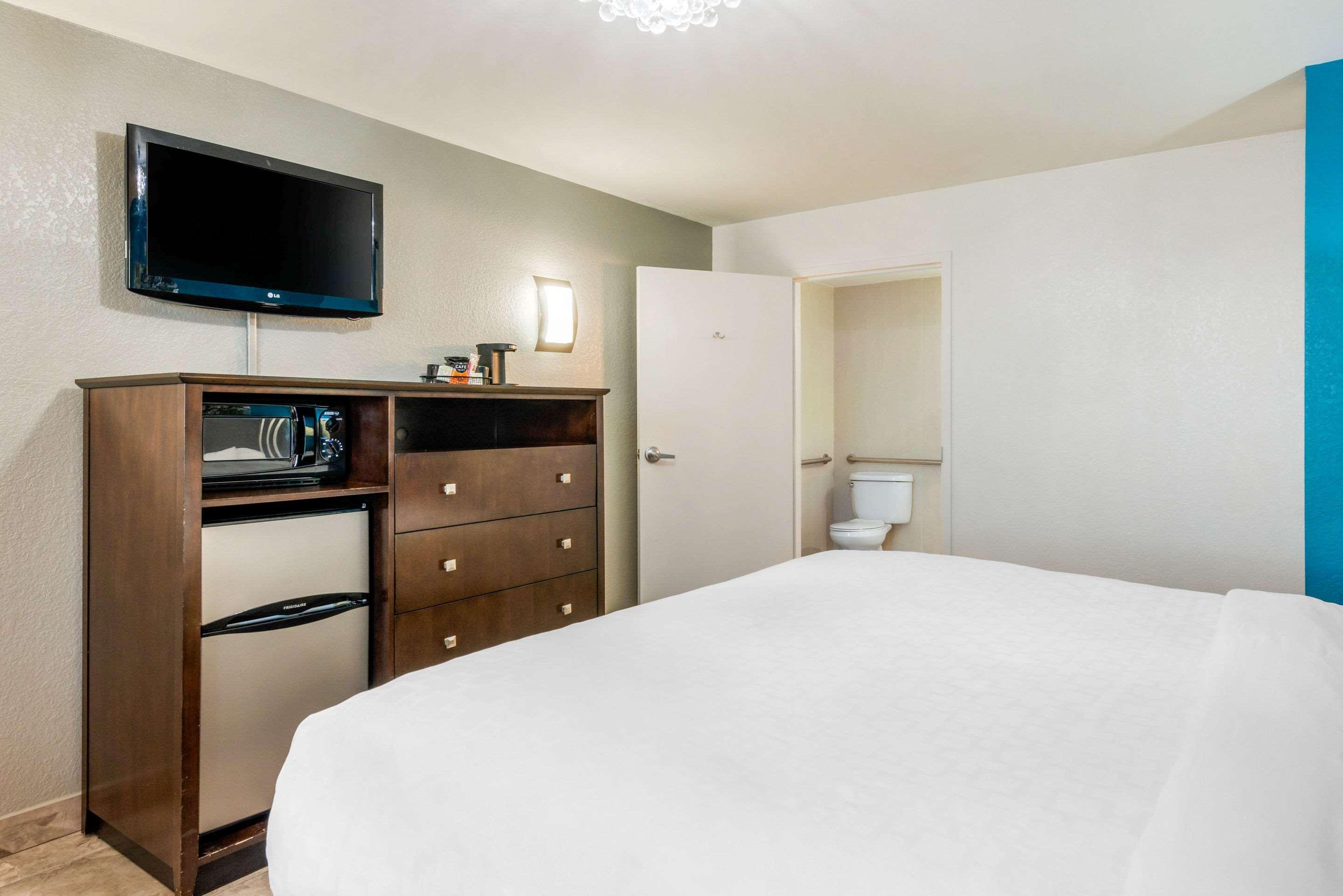 Quality Inn And Conference Center Tampa-Brandon Heartland Bagian luar foto