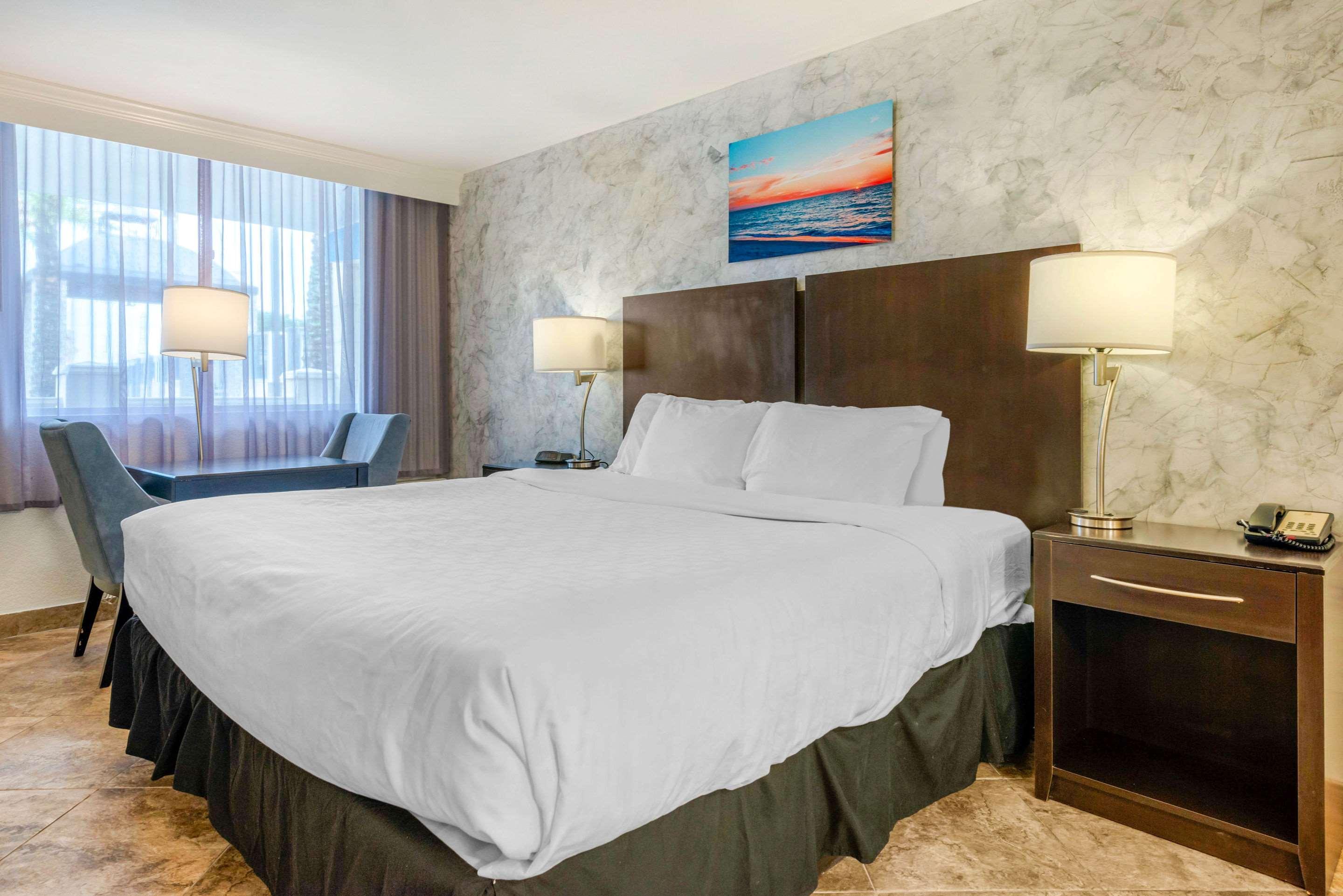 Quality Inn And Conference Center Tampa-Brandon Heartland Bagian luar foto