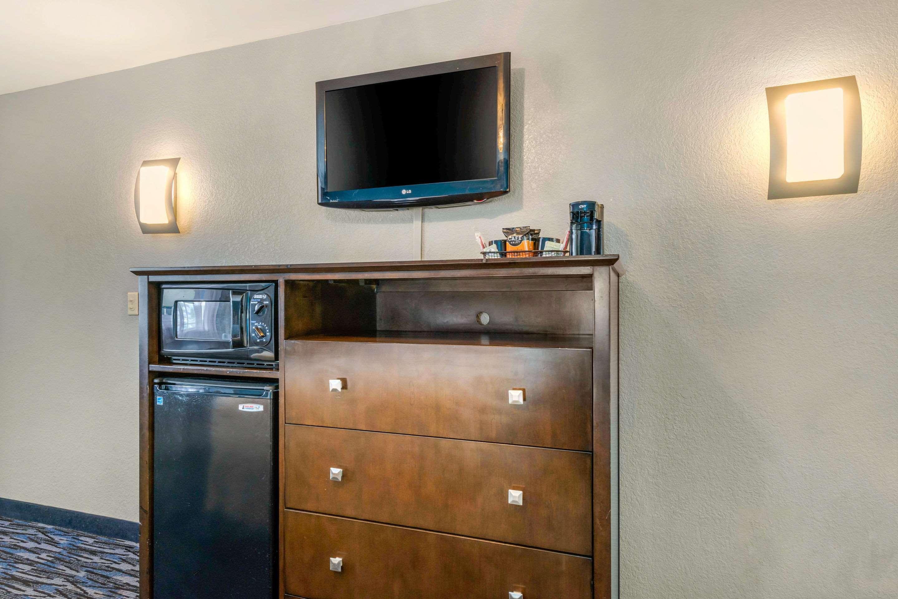 Quality Inn And Conference Center Tampa-Brandon Heartland Bagian luar foto