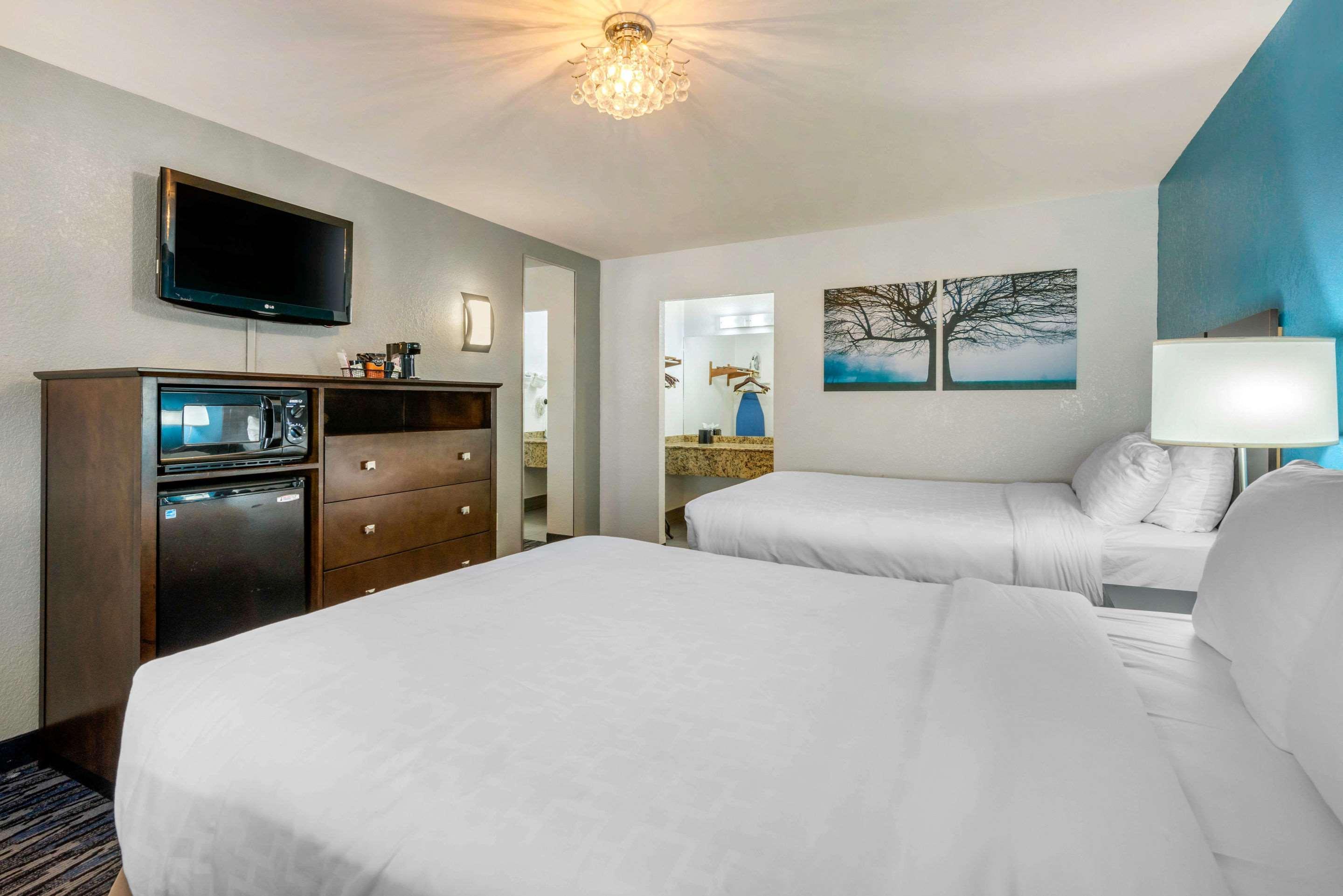 Quality Inn And Conference Center Tampa-Brandon Heartland Bagian luar foto