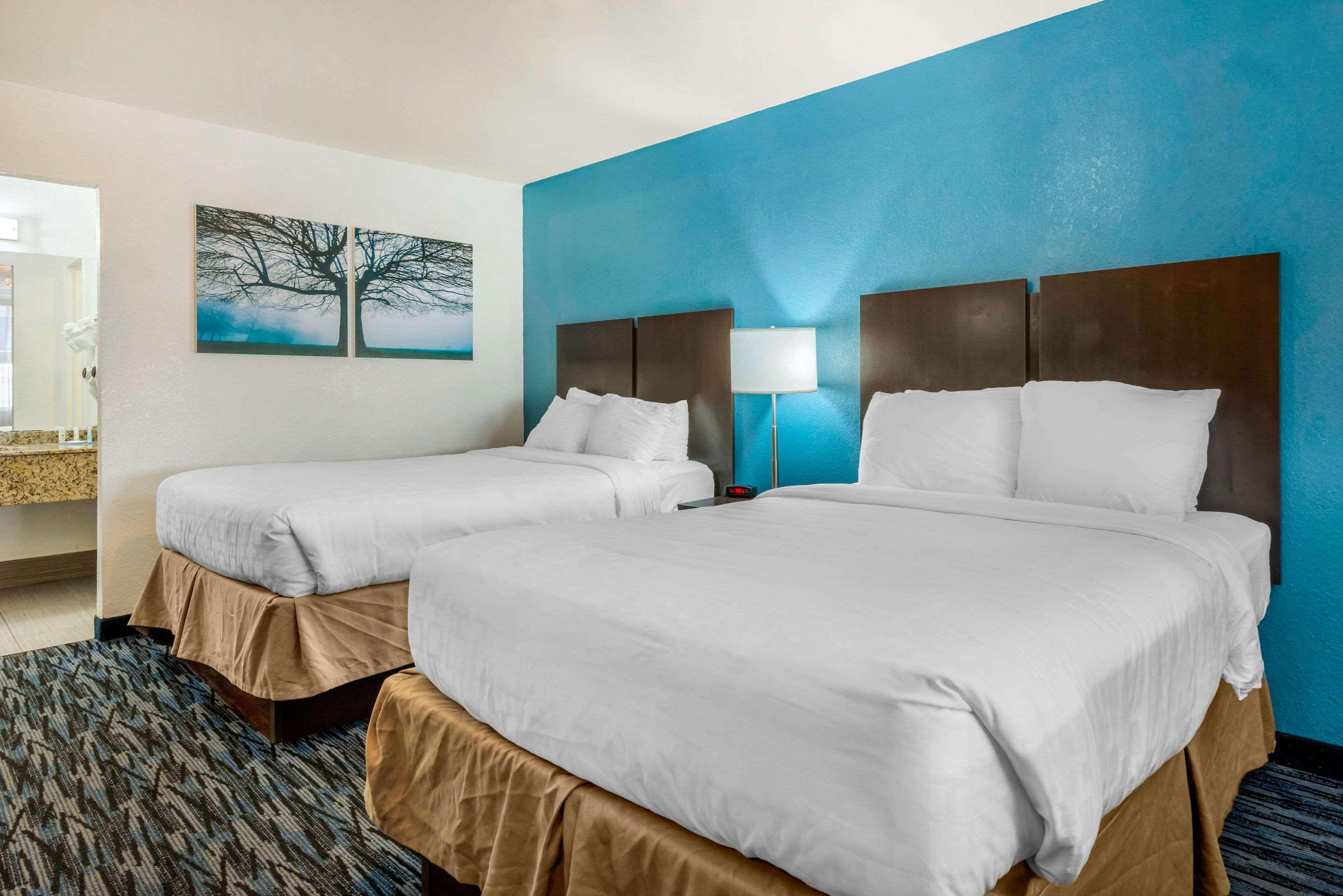 Quality Inn And Conference Center Tampa-Brandon Heartland Bagian luar foto