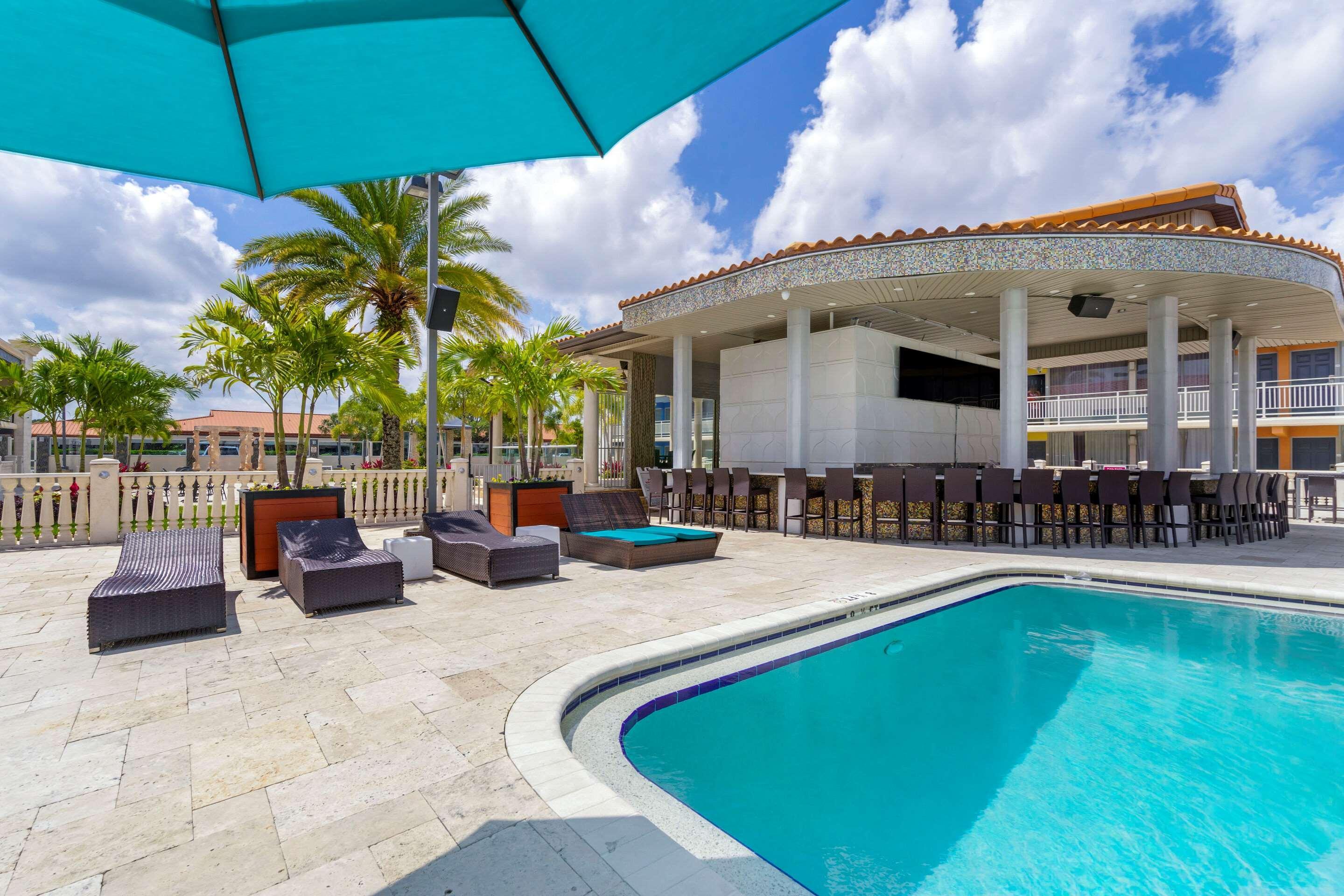 Quality Inn And Conference Center Tampa-Brandon Heartland Bagian luar foto