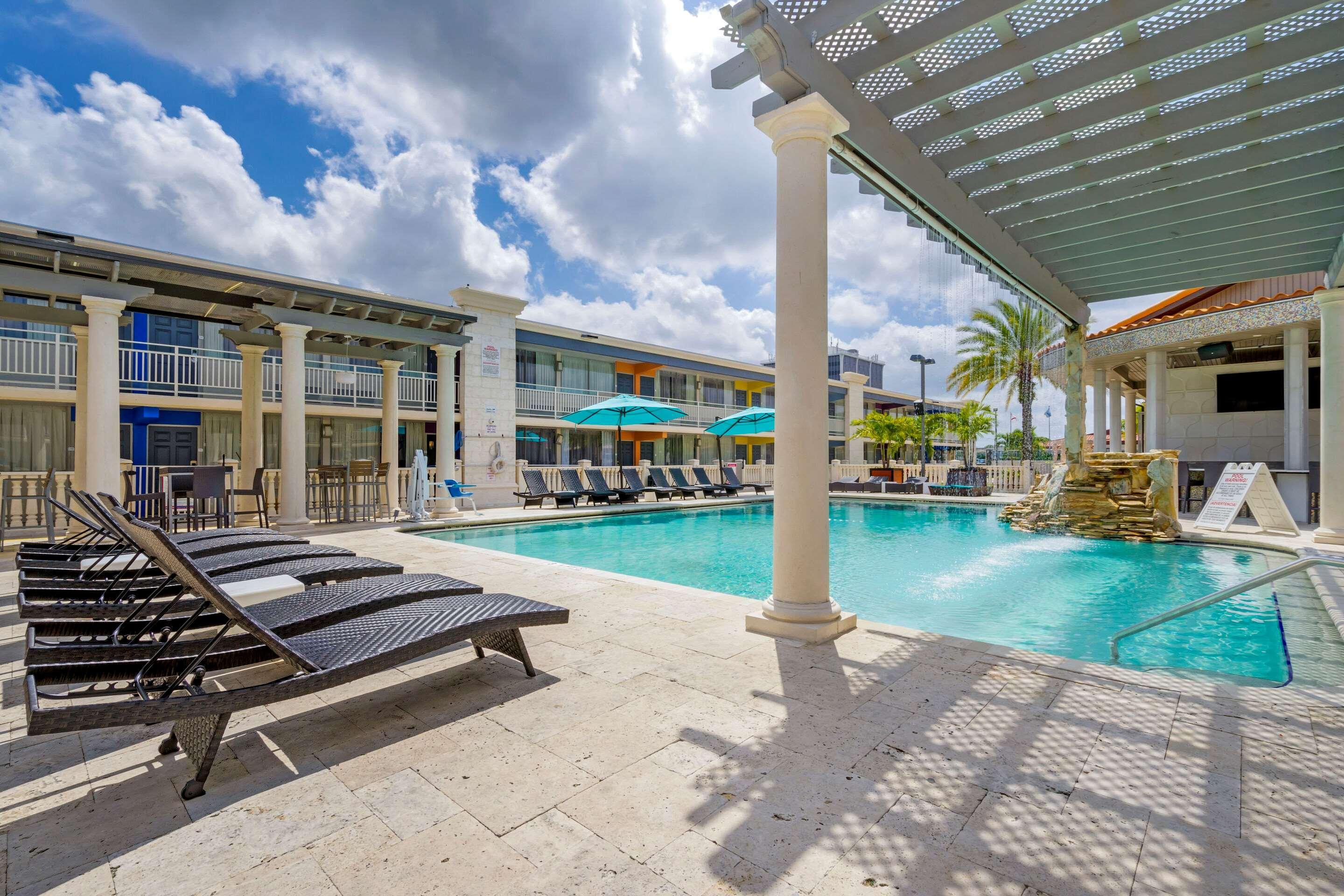 Quality Inn And Conference Center Tampa-Brandon Heartland Bagian luar foto