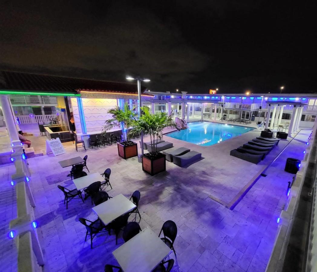 Quality Inn And Conference Center Tampa-Brandon Heartland Bagian luar foto