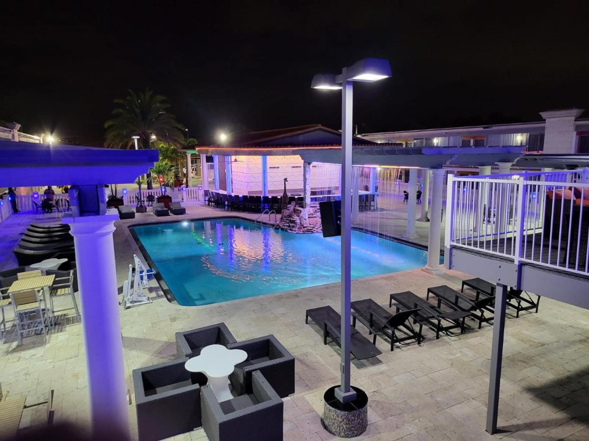 Quality Inn And Conference Center Tampa-Brandon Heartland Bagian luar foto