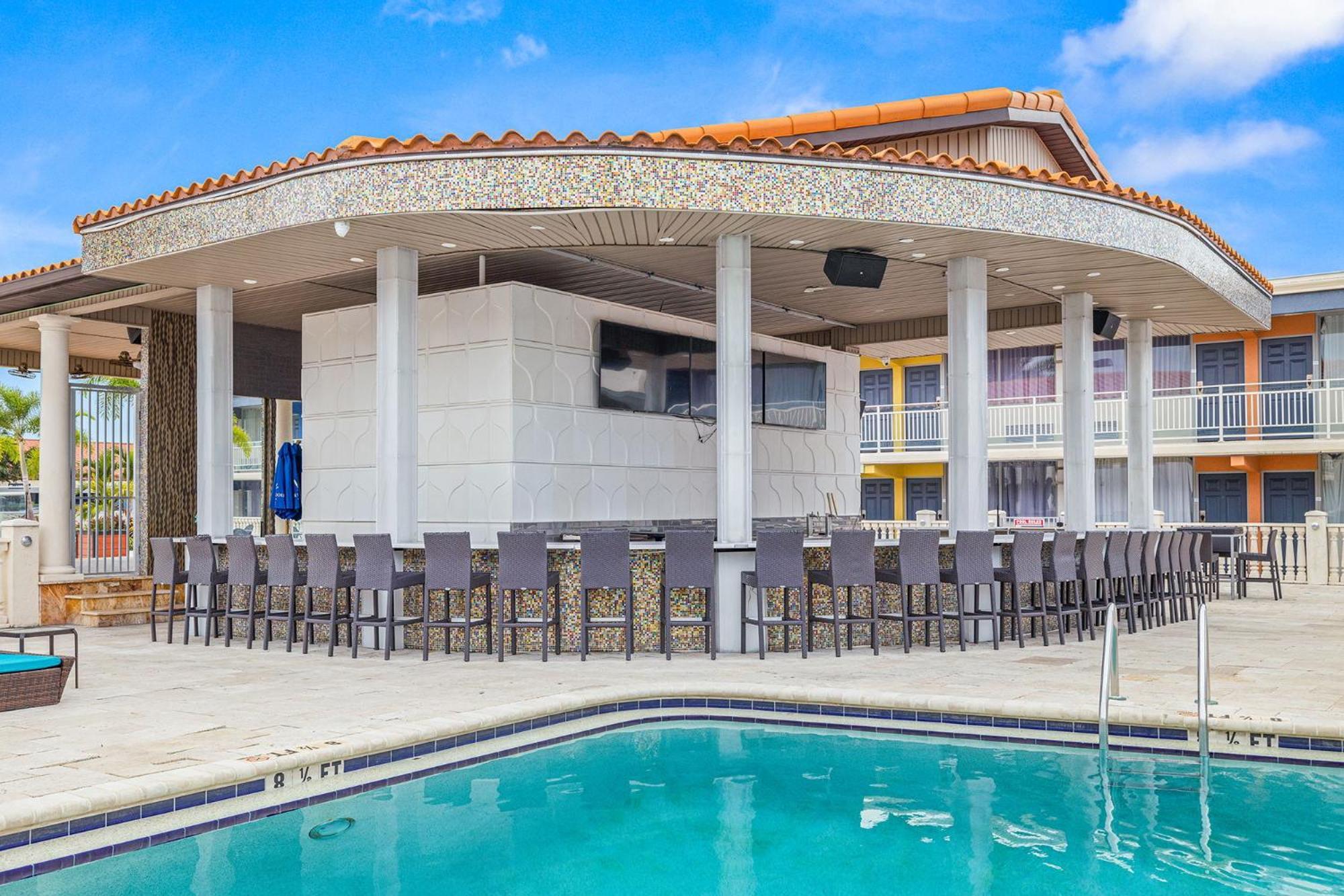 Quality Inn And Conference Center Tampa-Brandon Heartland Bagian luar foto