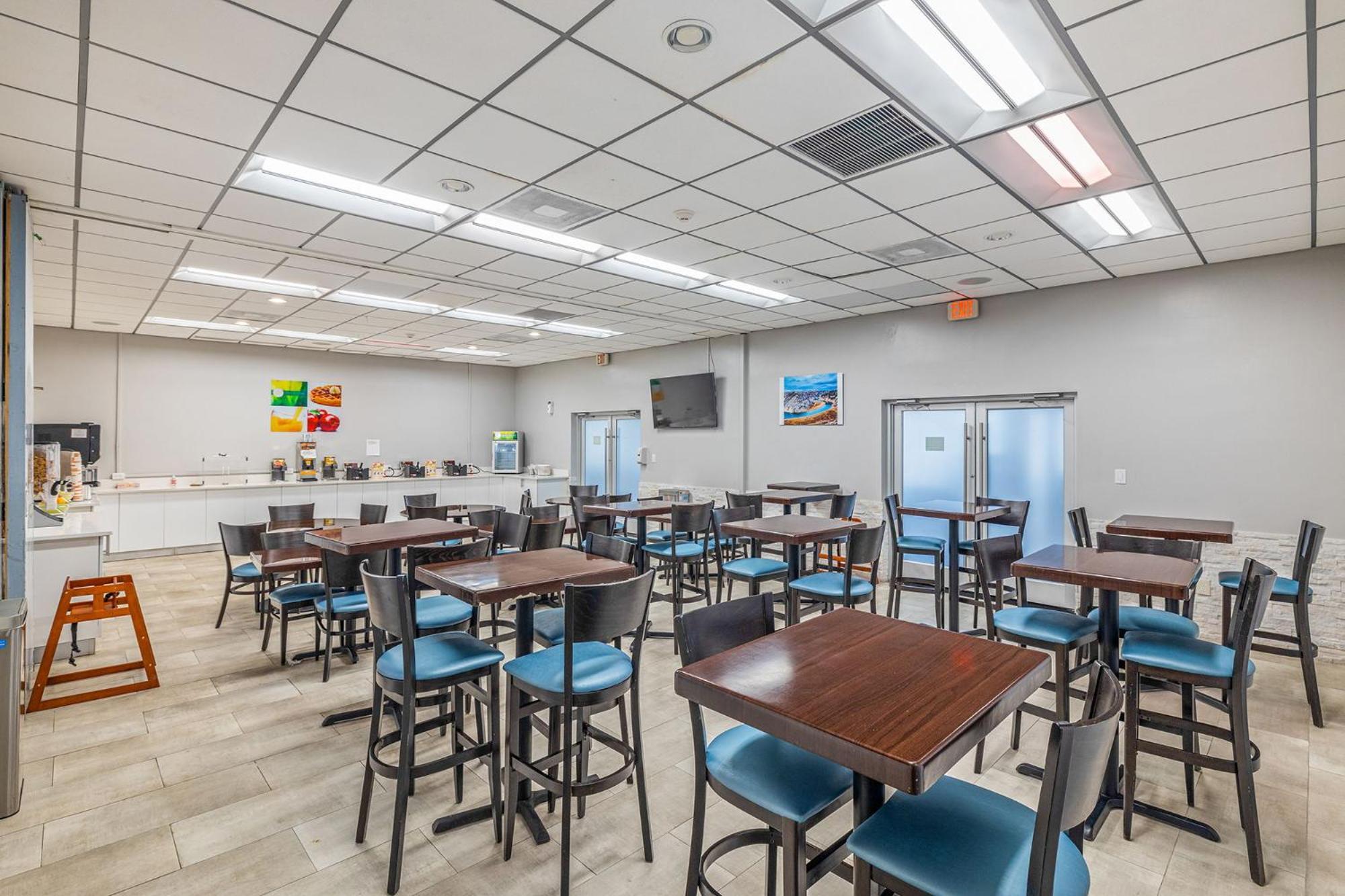 Quality Inn And Conference Center Tampa-Brandon Heartland Bagian luar foto