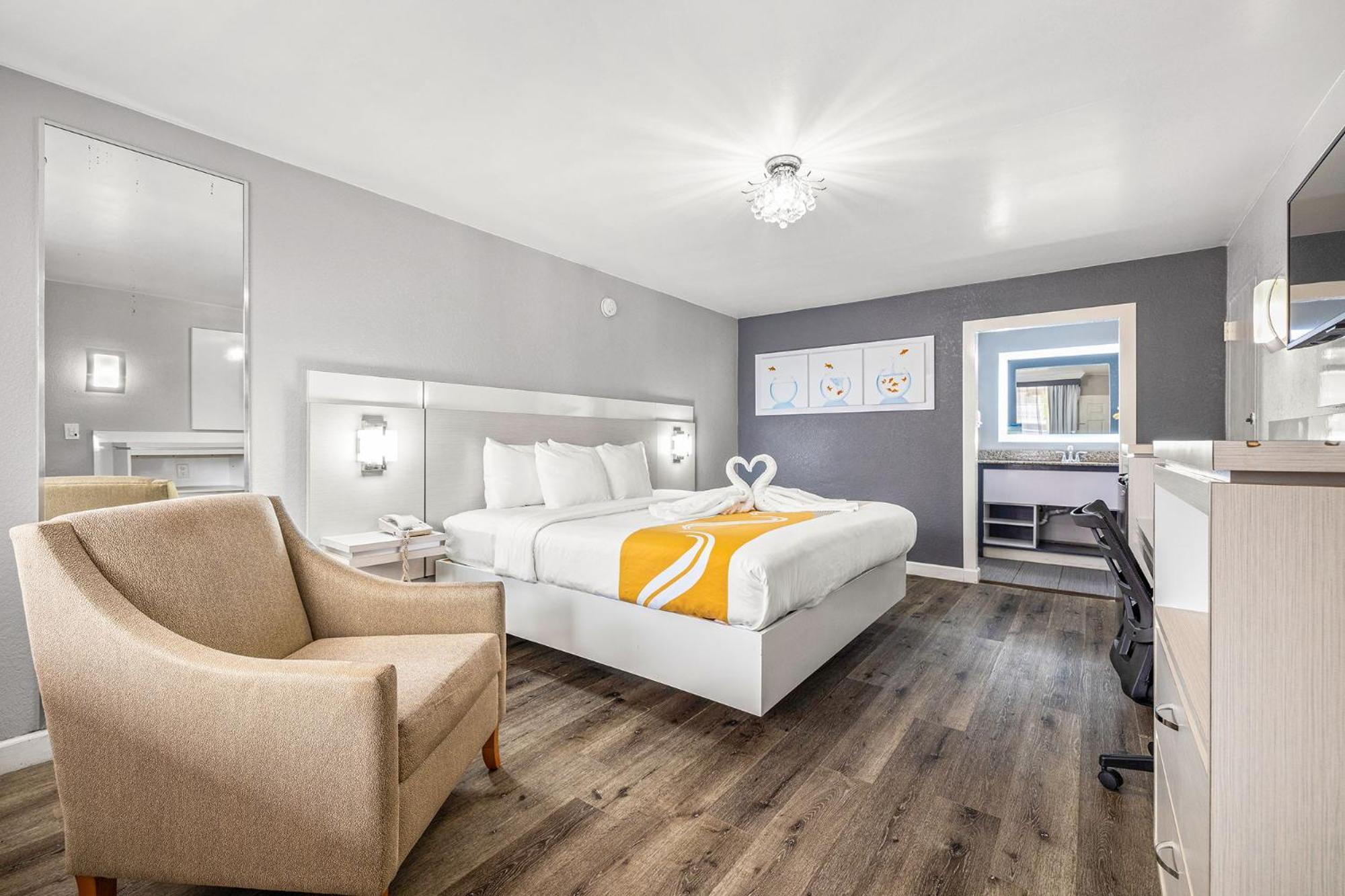 Quality Inn And Conference Center Tampa-Brandon Heartland Bagian luar foto