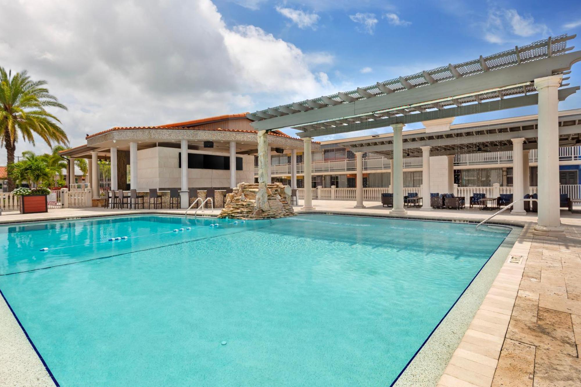 Quality Inn And Conference Center Tampa-Brandon Heartland Bagian luar foto