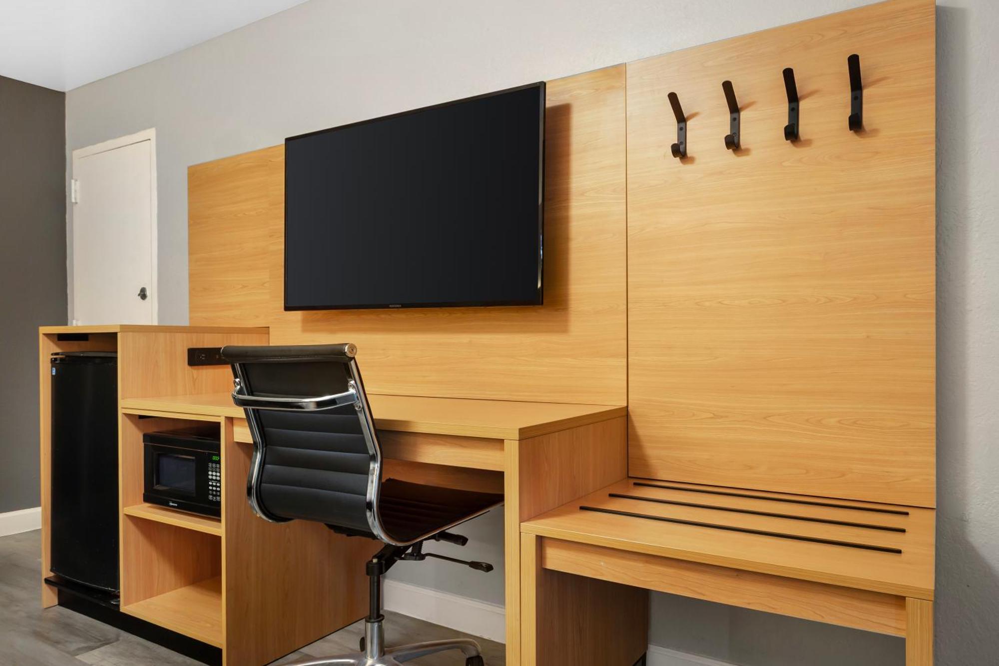 Quality Inn And Conference Center Tampa-Brandon Heartland Bagian luar foto