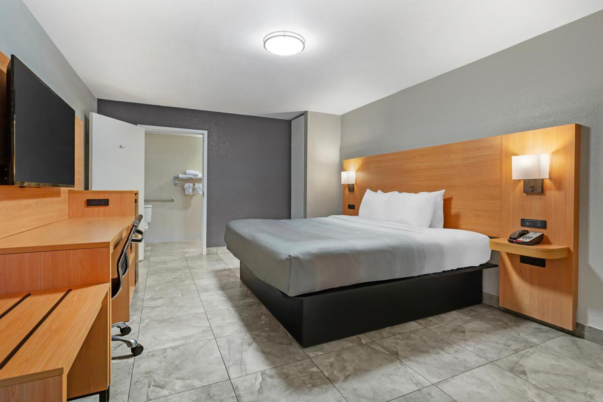 Quality Inn And Conference Center Tampa-Brandon Heartland Bagian luar foto